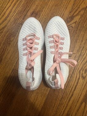 Apana White Knit Sneakers with Pink Laces